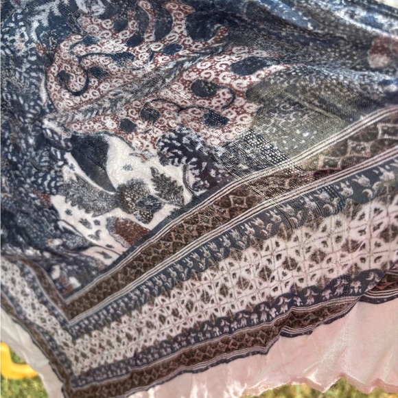 💝7 for $21 / Blue and Cream Floral Cover Up with Flare Sleeves - Picture 7 of 16